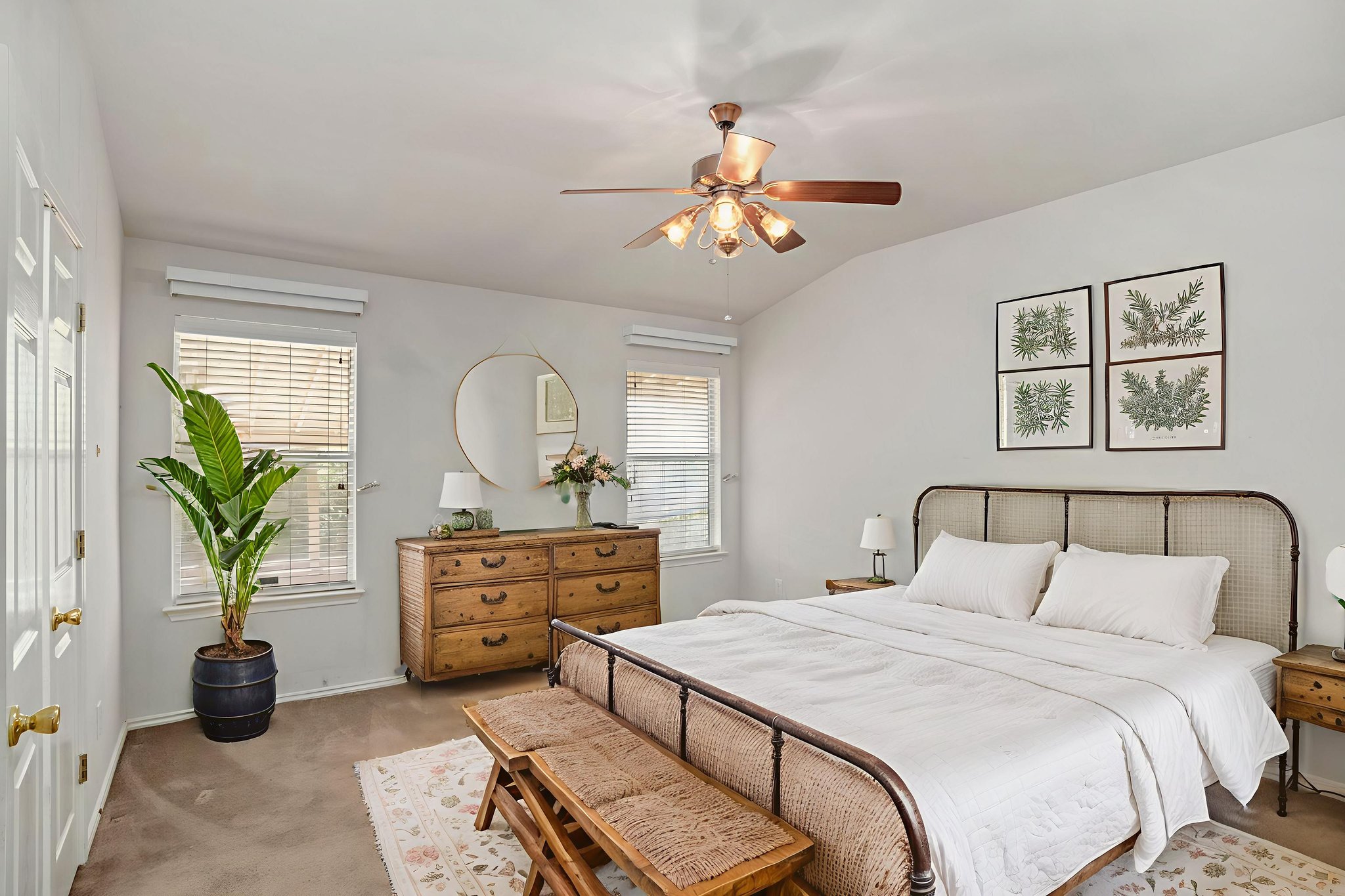 DSC07119 virtually staged.jpeg