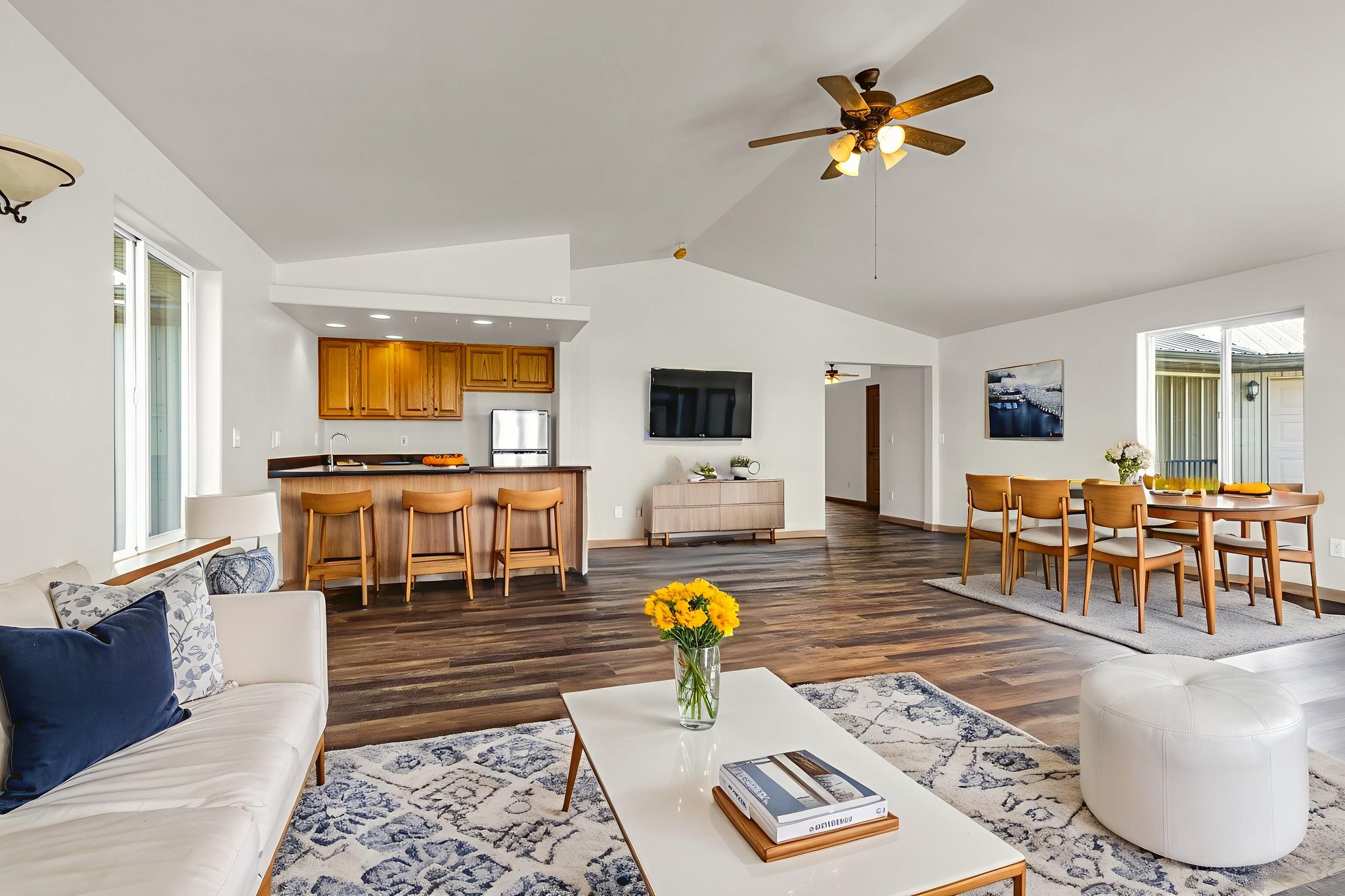 6L0A7936 virtually staged.jpeg