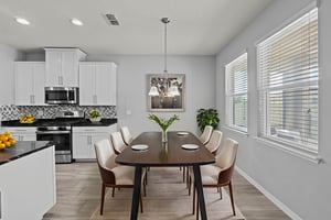 DSC01922 virtually staged.jpeg