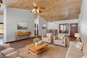 DSC03108 virtually staged.jpeg